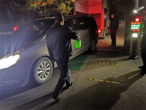 8 为接收物资补给车辆消杀.jpg