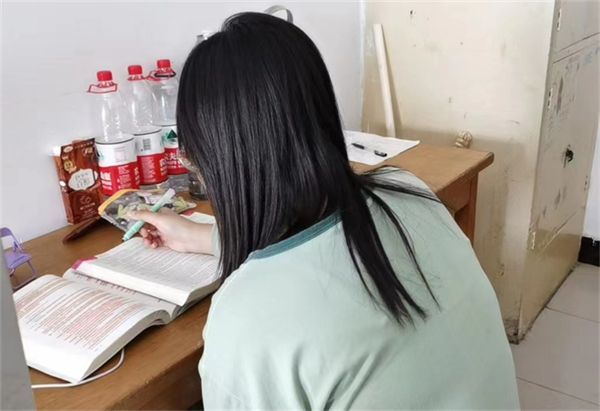 1 静默不停学，这边风景“读”好 (1).jpg