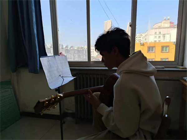 6 学生会文体部吉他社课余时间创作练习.jpg