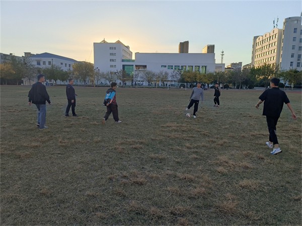 7 师生足球友谊赛.jpg
