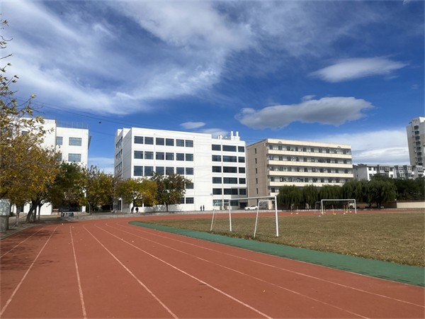 6 田径场上追梦想.jpg